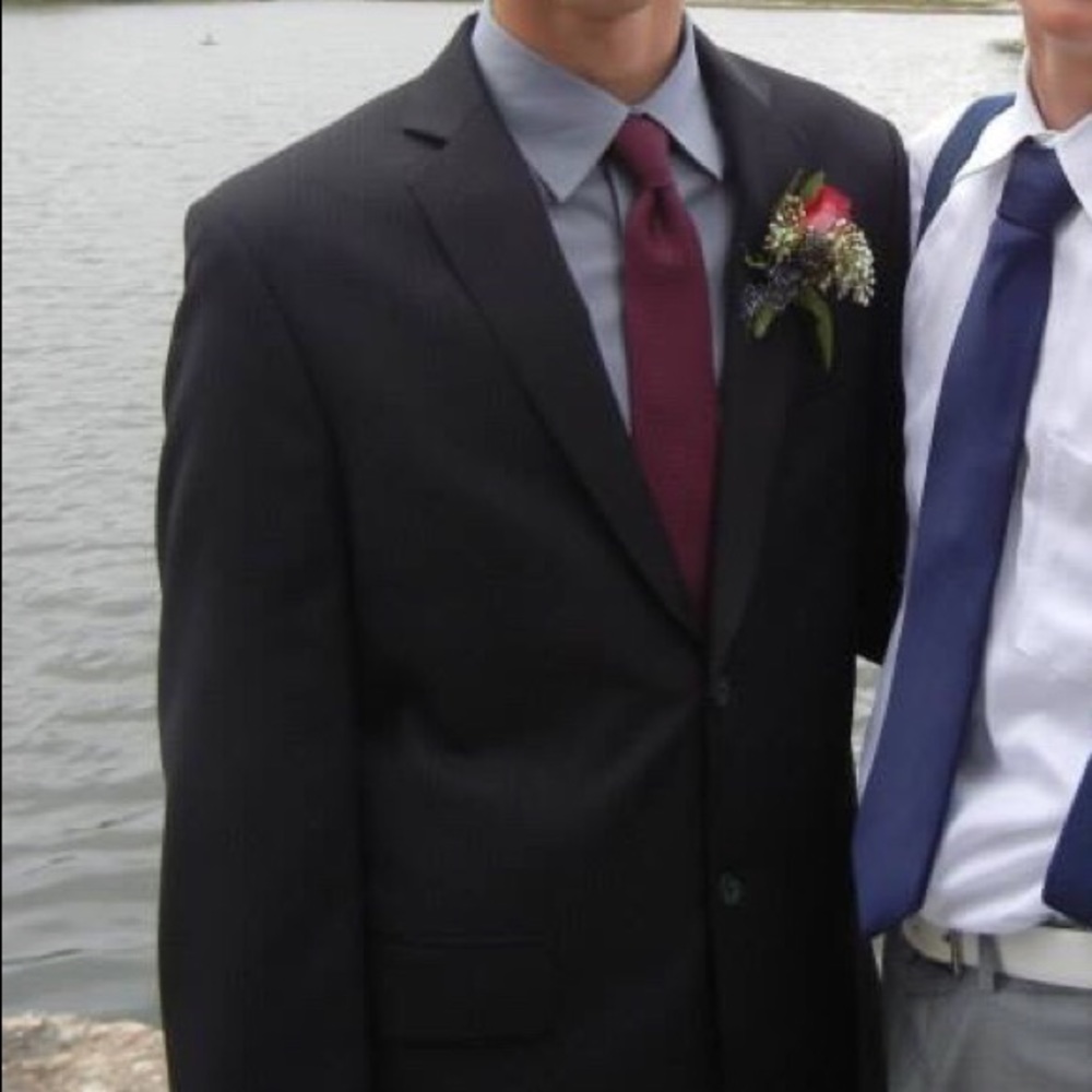 Dark Grey/Black Men’s Suit